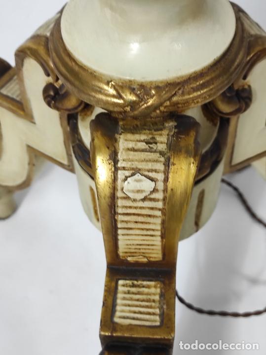 Antigüedades: Lámpara de Pie - Madera Policromada y Dorada en Pan de Oro - Funciona - Foto 9 - 302835558