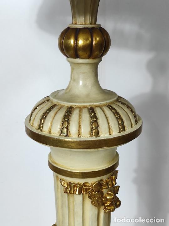 Antigüedades: Lámpara de Pie - Madera Policromada y Dorada en Pan de Oro - Funciona - Foto 11 - 302835558
