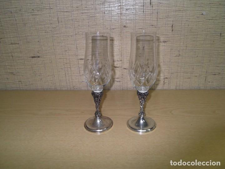 Antigüedades: Dos copas de champagne con base de plaque de plata.Vintage - Foto 3 - 302850308