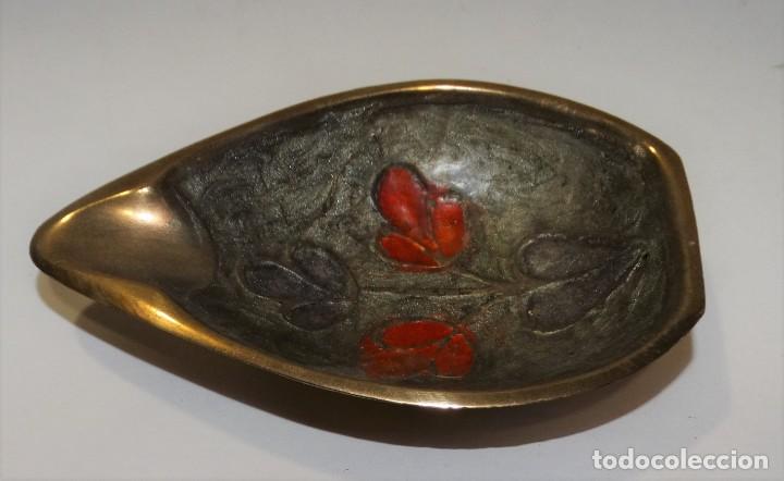 Antig&uuml;edades: BANDEJA EN BRONCE PINTADA - Foto 1