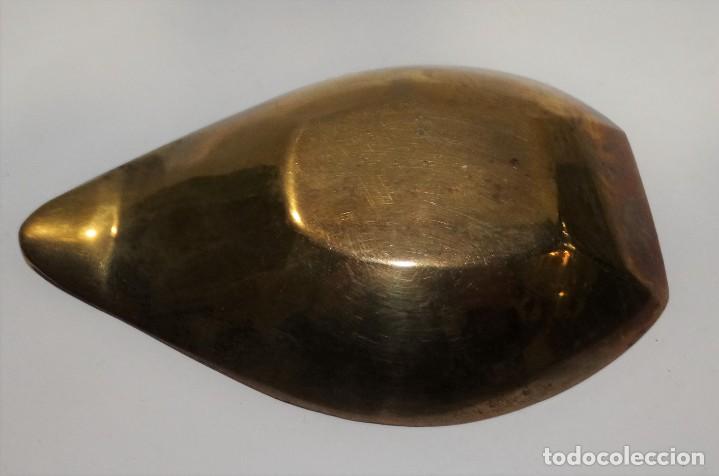 Antig&uuml;edades: BANDEJA EN BRONCE PINTADA - Foto 2