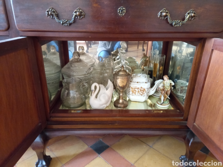 Antig&uuml;edades: Aparador antiguo con cristal - Foto 7