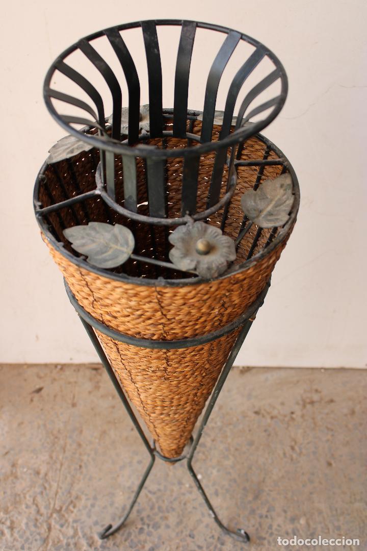 Antig&uuml;edades: florero de hierro y cordelillo - Foto 2