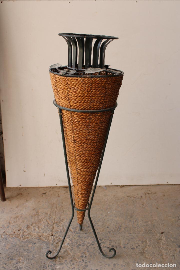 Antig&uuml;edades: florero de hierro y cordelillo - Foto 4