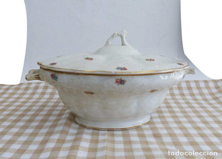 Antig&uuml;edades: Sopera de porcelana - Foto 1
