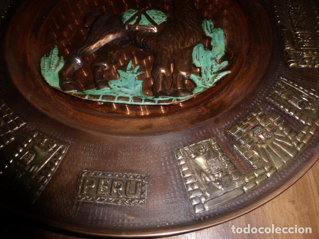 Antig&uuml;edades: PLATO DE COLGAR EN PARED DE COBRE. PERU - Foto 2