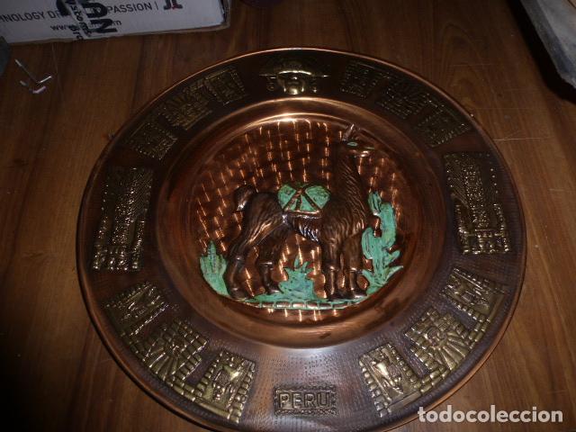 Antig&uuml;edades: PLATO DE COLGAR EN PARED DE COBRE. PERU - Foto 3