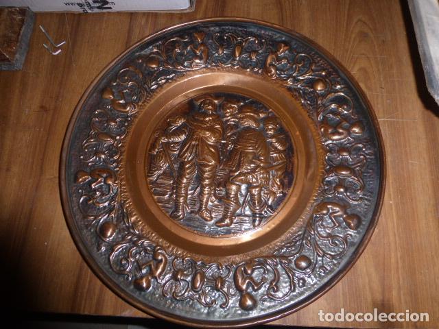 Antig&uuml;edades: ANTIGUO PLATO DE COBRE REPUJADO. - Foto 1