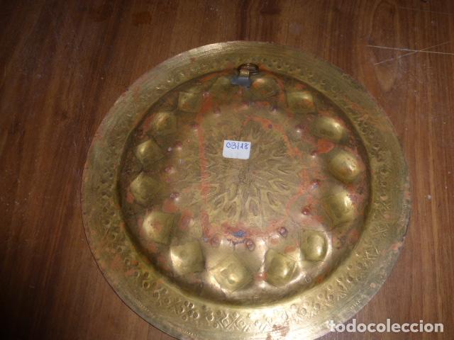 Antig&uuml;edades: ANTIGUO PLATO DE COLGAR DE LATON - Foto 4