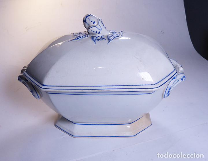 Antig&uuml;edades: Sopera de porcelana - Foto 1