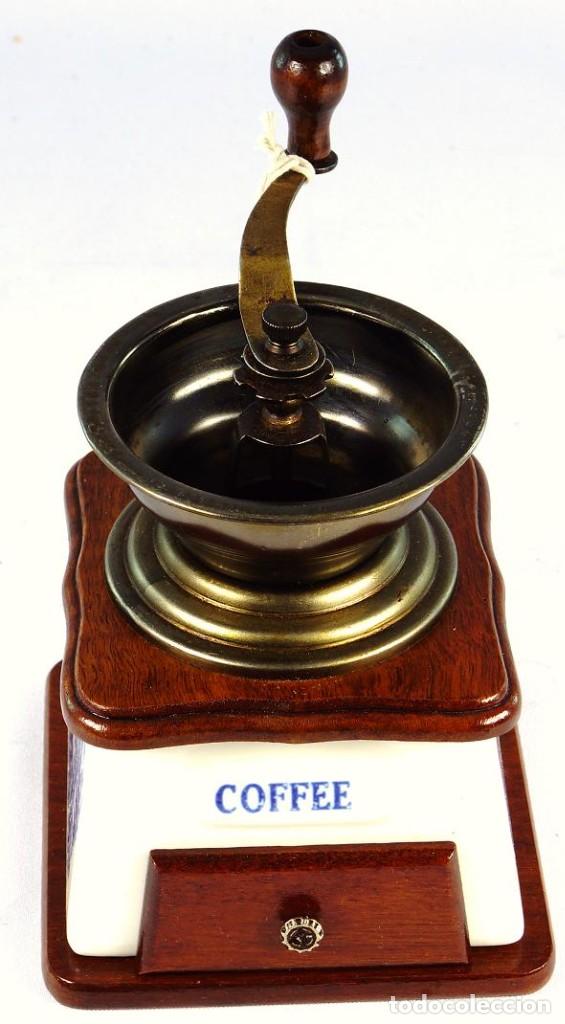Antiquit&eacute;s: Molinillo de caf&eacute; manual madera y cer&aacute;mica N&ordm; 6227 A&ntilde;o de fabricaci&oacute;n 1970/75