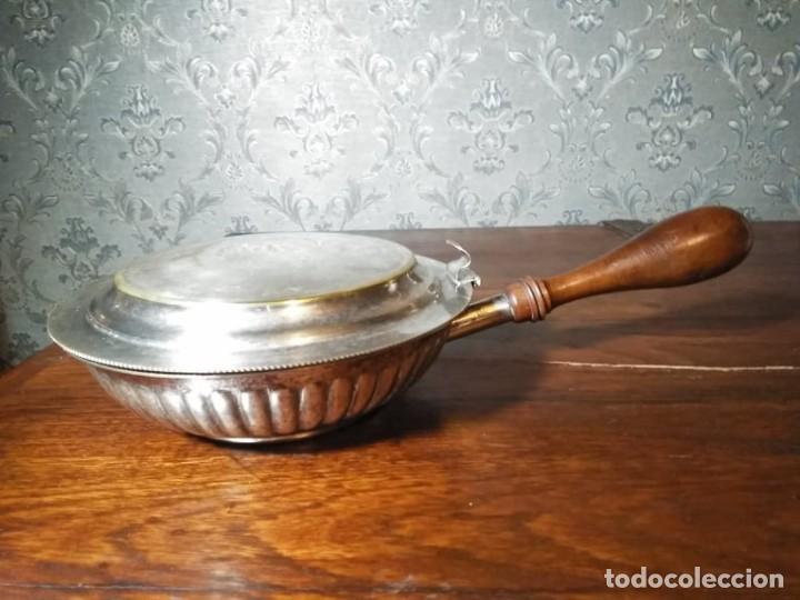 Antig&uuml;edades: Recogemigas antiguo DEVON plateado lat&oacute;n - Foto 2