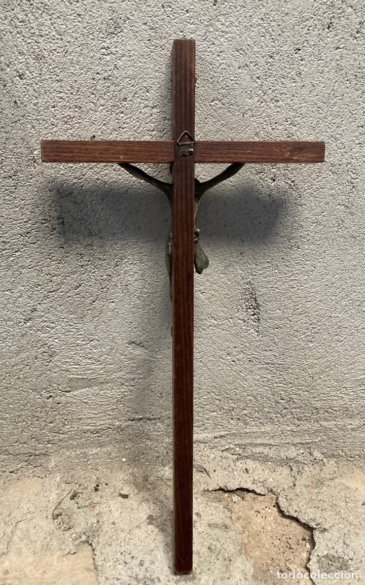 Antig&uuml;edades: Crucifijo de pared en madera - Foto 2