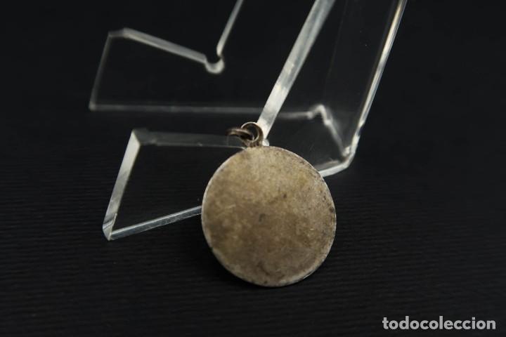 Antig&uuml;edades: Antigua Medalla Religiosa de Plata - Foto 4