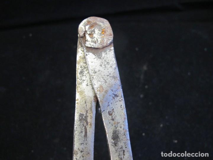 Antig&uuml;edades: compas hierro forjado - Foto 2