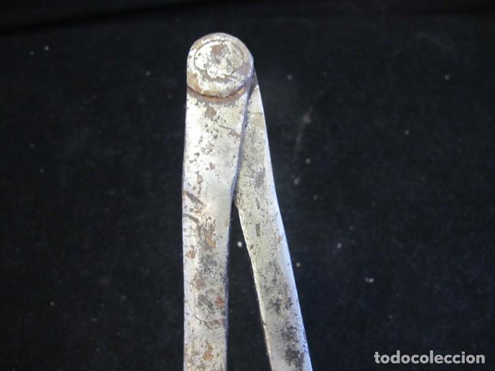Antig&uuml;edades: compas hierro forjado - Foto 3