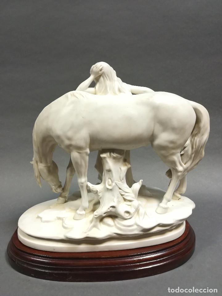 Antig&uuml;edades: BISCUIT MUJER CON CABALLO - Foto 3