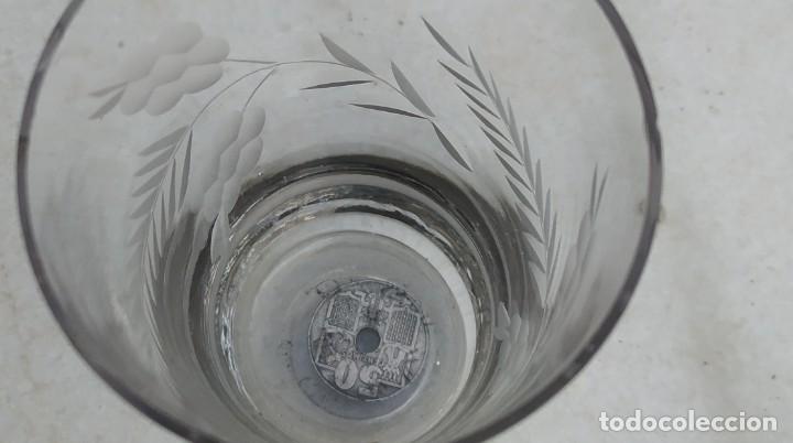 Antig&uuml;edades: Vaso moneda integrada Santa Luc&iacute;a.