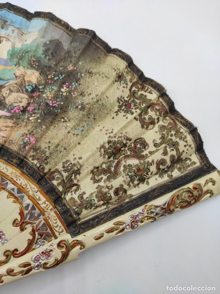 Antigüedades: Abanico con varillaje en madera tallada y pintada y país en algodón pintado, de finales siglo XIX - Foto 4 - 303566693