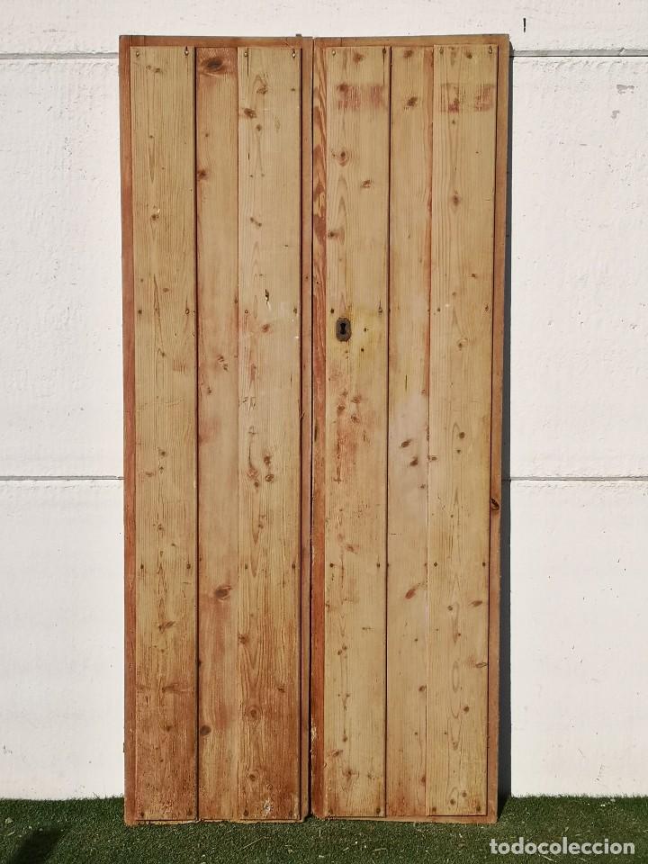 Oggetti Antichi: Port&oacute;n antiguo de clavos de doble hoja