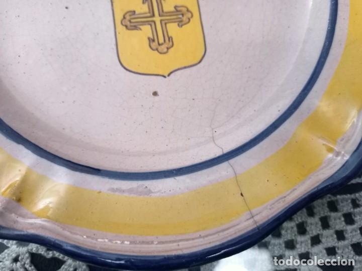 Antig&uuml;edades: Antiguo plato con escudo her&aacute;ldico - Foto 2