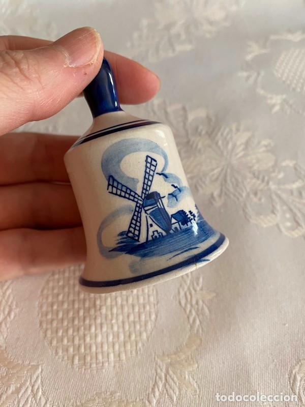 Antigüedades: ¡SOLO RECOGIDA MADRID! Pequeña campana de cerámica de Delft con número serie - Espectacular estado - Foto 1 - 303633213