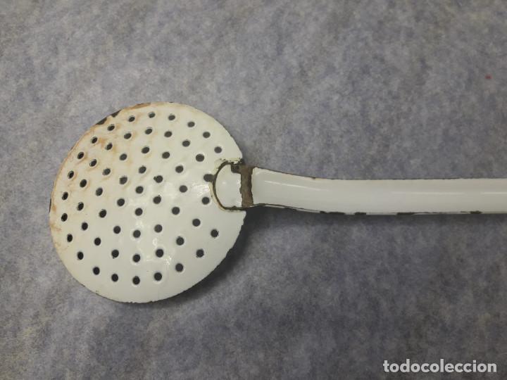 Antig&uuml;edades: ESPUMADERA PORCELANA - Foto 1