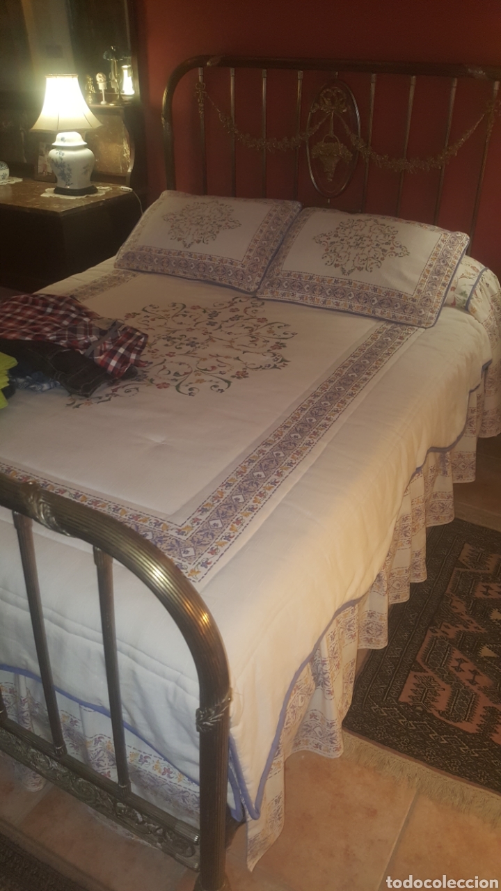 Antig&uuml;edades: cama de bronce 135 x 190 - Foto 2