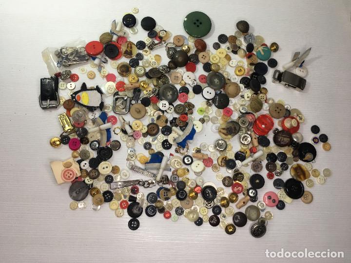 Antig&uuml;edades: LOTE DE BOTONES ++++ - Foto 1