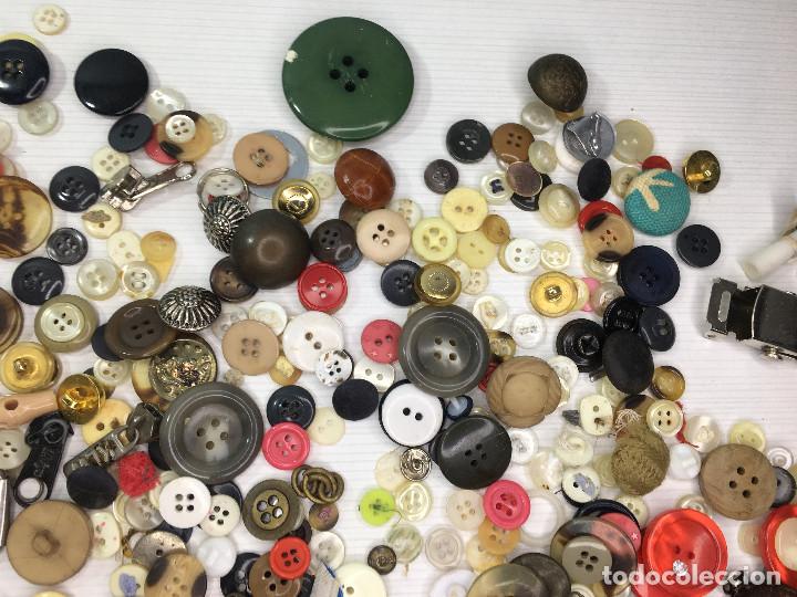 Antig&uuml;edades: LOTE DE BOTONES ++++ - Foto 3