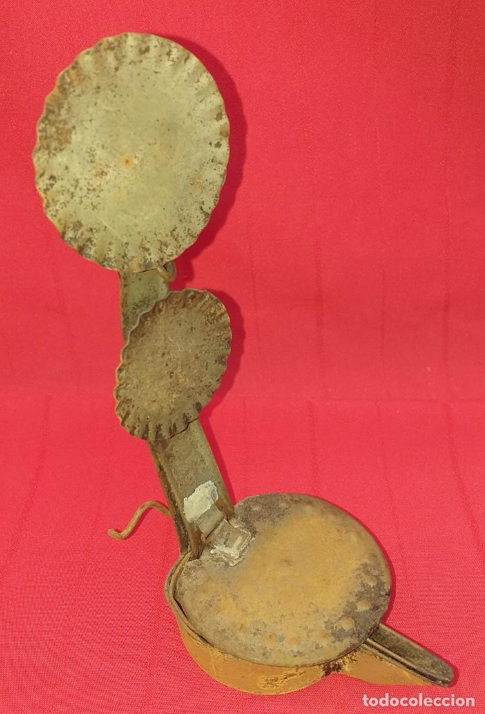 Antig&uuml;edades: CANDIL DOBLE DE LATA CON TAPA - Foto 2