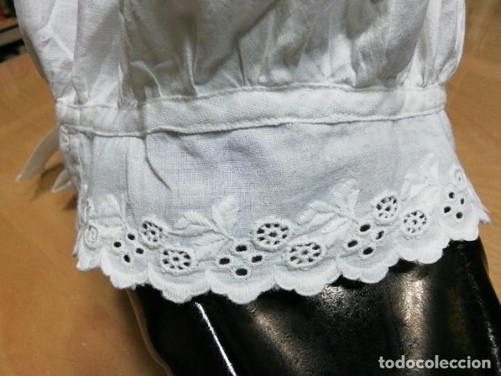 Antig&uuml;edades: *GORRO CON BORDADO SUIZO (Rf:440/b) - Foto 3
