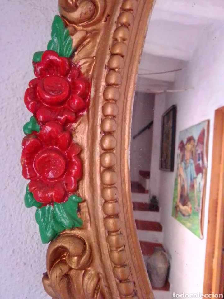 Antiques: Antiguo espejo ovalado decorado con flores y marco madera dorado 76&times;62