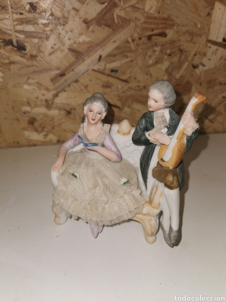 Antig&uuml;edades: Figura de biscuit con puntilla. 1950 - Foto 1