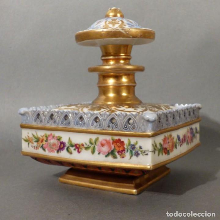 Antigüedades: Frasco de perfume de porcelana pintado a mano. 1850 - 1880 - Foto 1 - 304216568