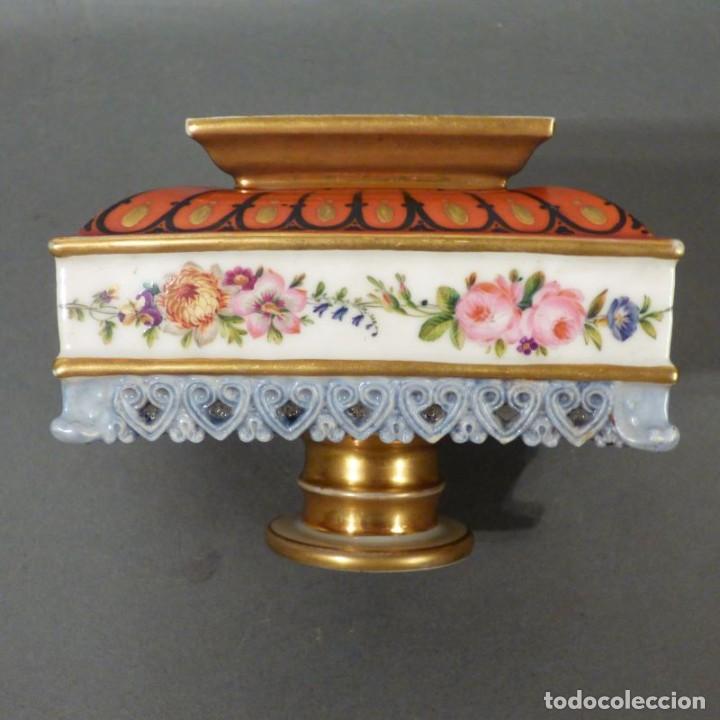 Antigüedades: Frasco de perfume de porcelana pintado a mano. 1850 - 1880 - Foto 8 - 304216568