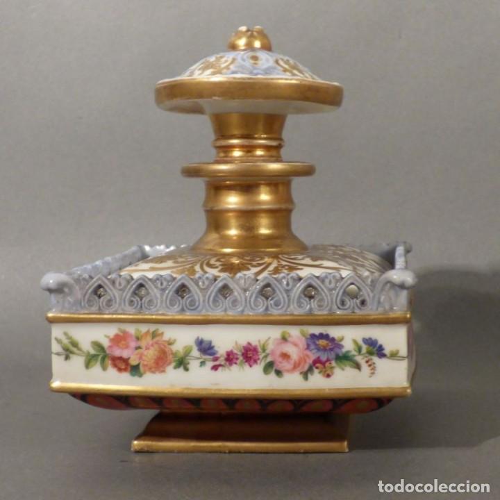 Antigüedades: Frasco de perfume de porcelana pintado a mano. 1850 - 1880 - Foto 9 - 304216568
