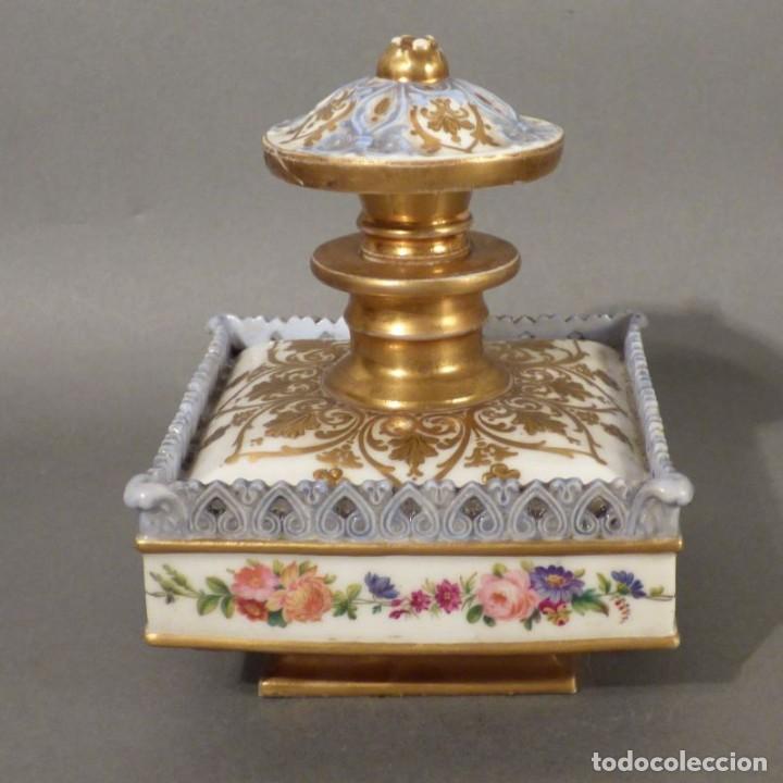 Antigüedades: Frasco de perfume de porcelana pintado a mano. 1850 - 1880 - Foto 10 - 304216568