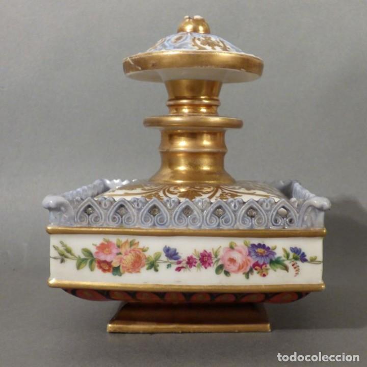 Antigüedades: Frasco de perfume de porcelana pintado a mano. 1850 - 1880 - Foto 11 - 304216568