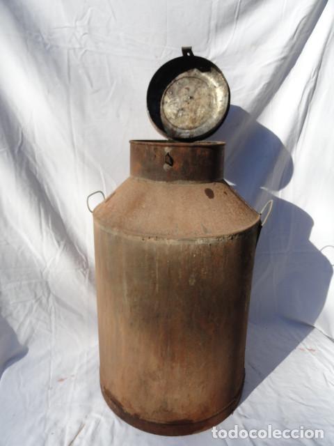 Antig&uuml;edades: ANTIGUO RECIPIENTE DE LAT&Oacute;N PARA L&Iacute;QUIDOS. - Foto 2