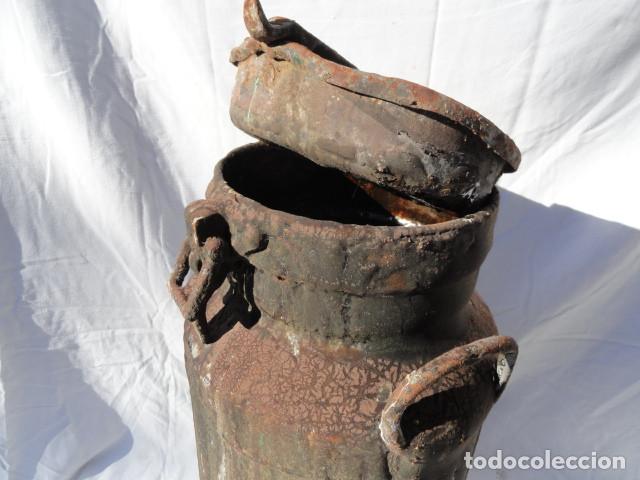 Antig&uuml;edades: ANTIGUA LECHERA DE HIERRO. - Foto 3