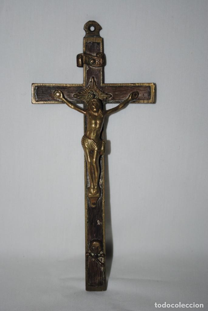 Antig&uuml;edades: CRUCIFIJO GRANDE DE BRONCE - Foto 1