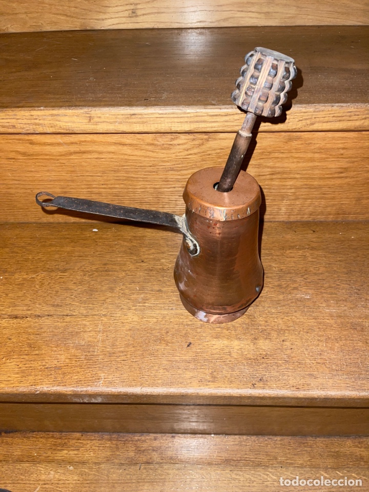 Antig&uuml;edades: Chocolatera en cobre con manipulo - Foto 1
