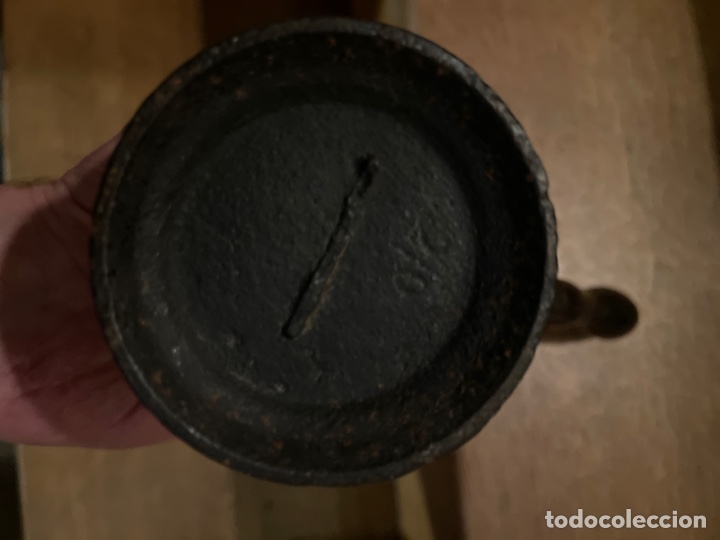 Antig&uuml;edades: Chocolatera con manipul&oacute; en hierro fundido y cobre - Foto 2