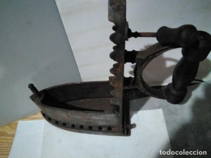 Antig&uuml;edades: ANTIGUA PLANCHA DE CARBON - Foto 6
