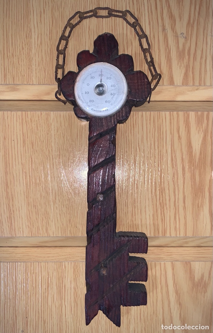 Antig&uuml;edades: ANTIGUO BAROMETRO DE MADERA CON FORMA DE LLAVE - CENT&Iacute;GRADO TERM&Oacute;METRO - Foto 1