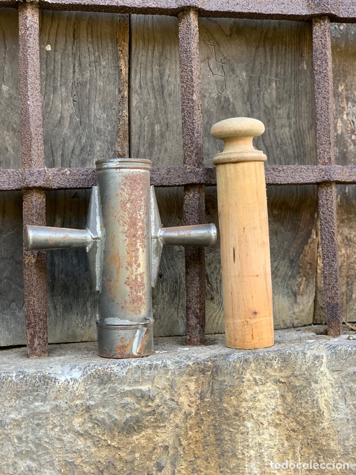 Antig&uuml;edades: Antigua churrera de lat&oacute;n y madera - Foto 2