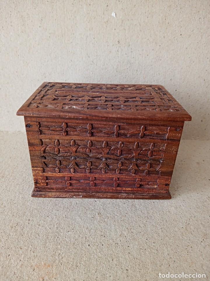 Antig&uuml;edades: CAJA DE MADERA ANTIGUA. ( NO SE ABRIR. ) - Foto 1