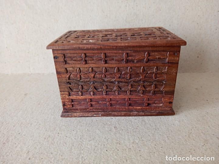 Antig&uuml;edades: CAJA DE MADERA ANTIGUA. ( NO SE ABRIR. ) - Foto 2