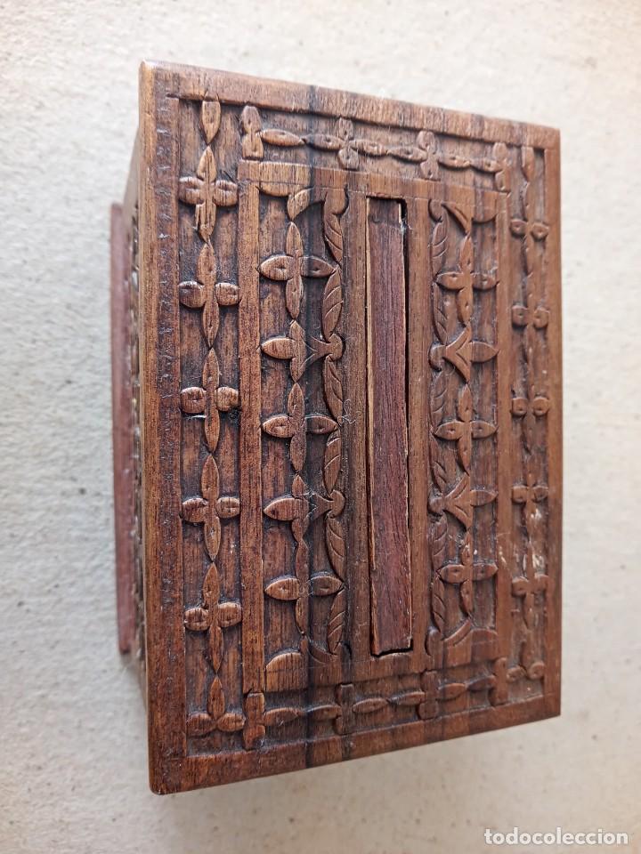 Antig&uuml;edades: CAJA DE MADERA ANTIGUA. ( NO SE ABRIR. ) - Foto 9